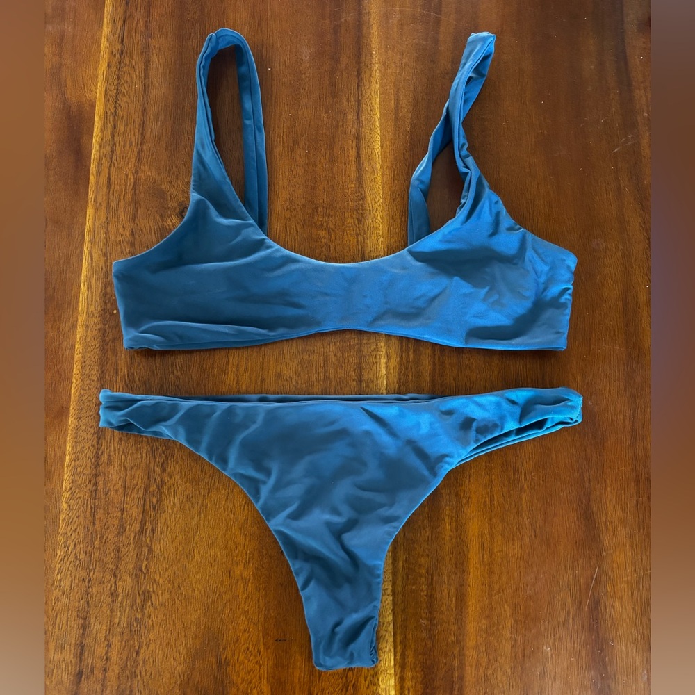 Benoa Swim Voyager set size L
south top x Hina bottoms